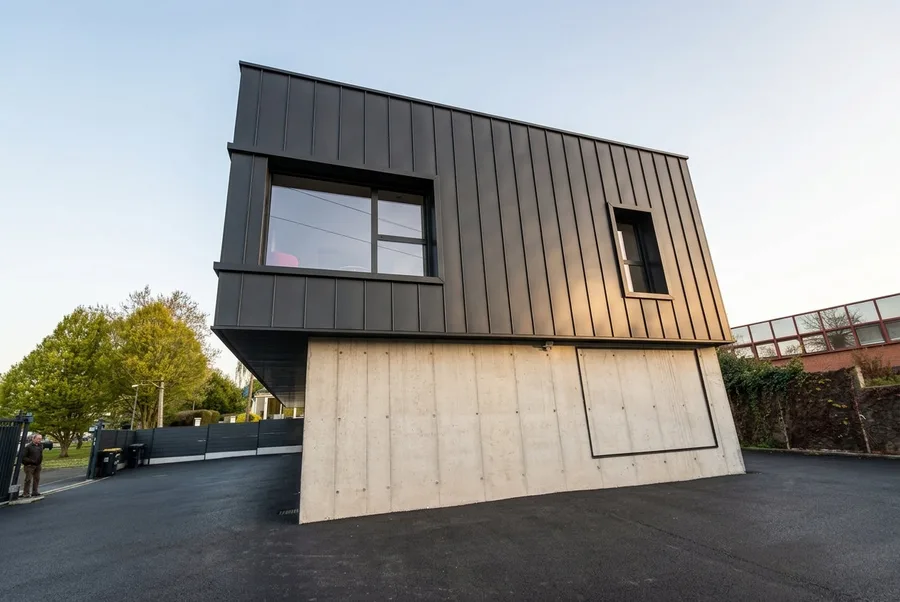 Bureaux M — Façade zinc et béton