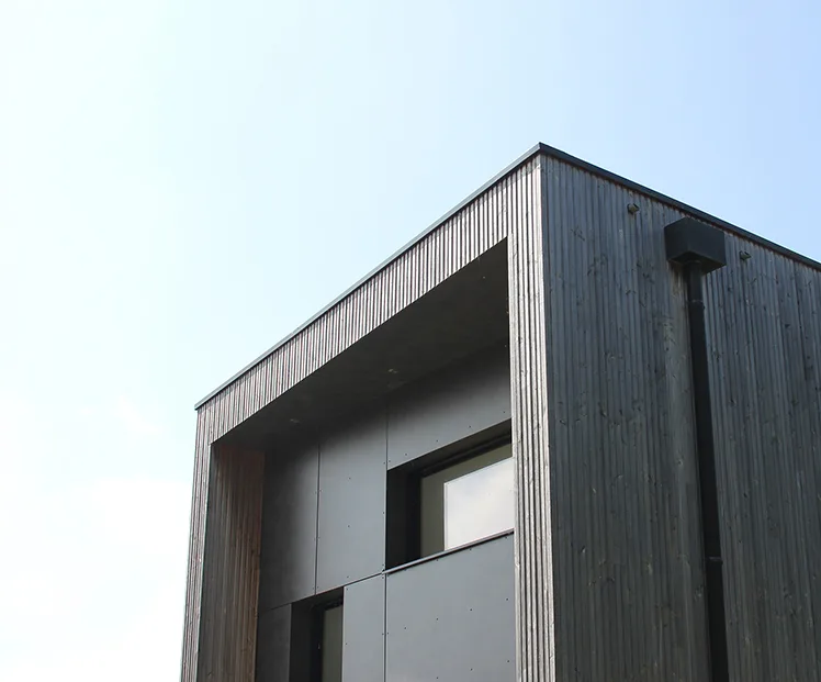Détail bois et métal — maison FH